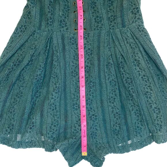 Moon River Lace Up Lace Romper Playsuit Size Small - Picture 14 of 15